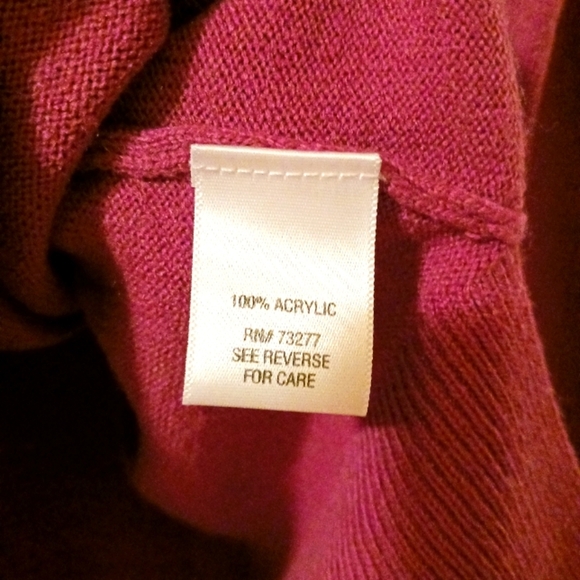 Croft and Barrow magenta crew neck long sleeve sweater. Valentines Size Lg. - Picture 5 of 7